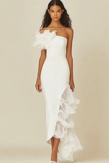 Robe blanche de graduation fourreau à une épaule avec volants